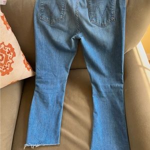MOTHER crop step fray jeans